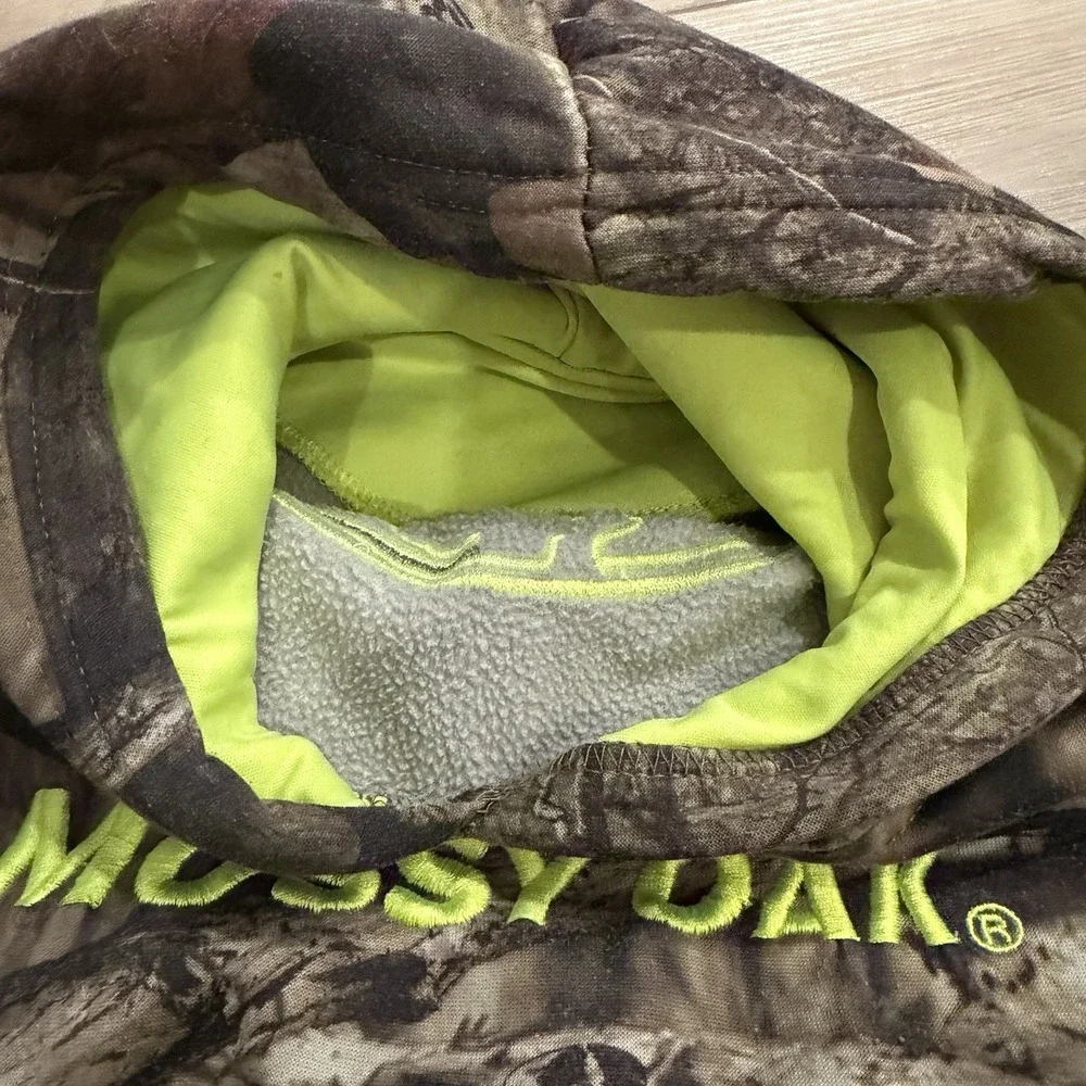 Mossy Oak Camo Hoodie – Youth Medium – Realtree Neon Green Logo